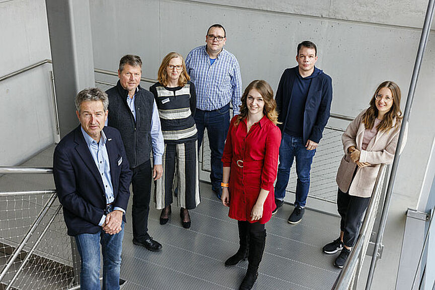 Der Bundesvorstand des ADFC Der Bundesvorstand des ADFC. Von links nacht rechts: Christian Tänzler, Dr. Joachim Lohse, Amelie Döres, Christoph Schmidt, Rebecca Peters, Reinhard Buschmann, Hanna Grau.
