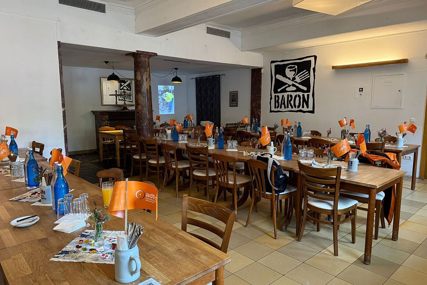 2025-10-11_Baron.jpg Wir feiern im Baron an der Universität Mainz.