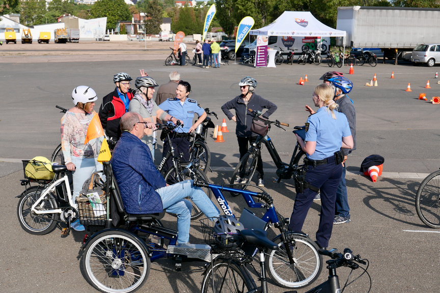 2023-09-30_KH_Training_Codierung.png Teilnehmer der Verkehrsschule am 30. September auf der Pfingstwiese in Bad Kreuznach