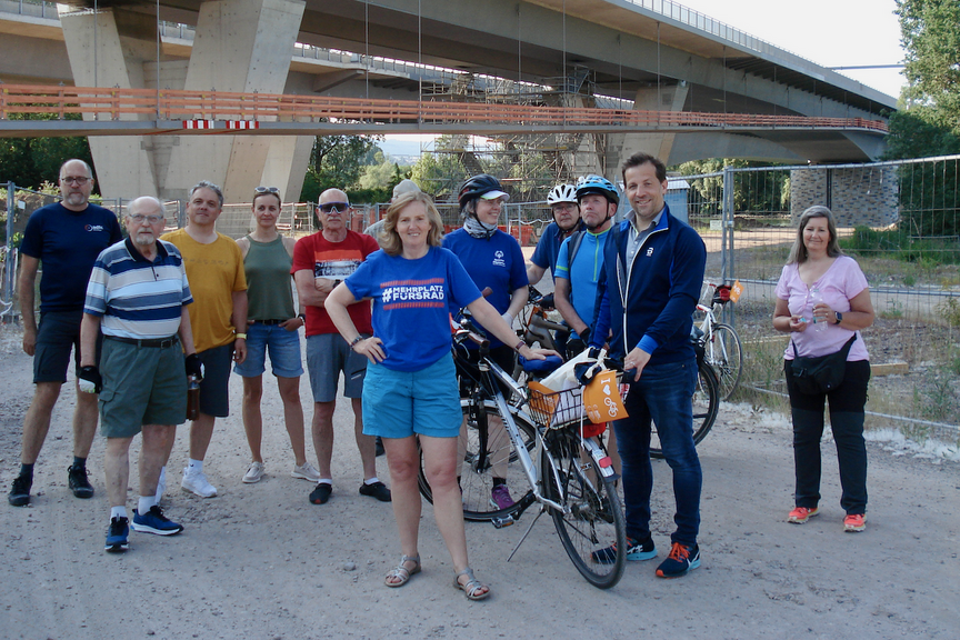 Start_Stadtradeln-Mainz_2023.png Auftakt-Tour zum Stadradeln Mainz 2023 mit Amelie Döres (Mitte) und OB Nino Haase (2.v.r.)